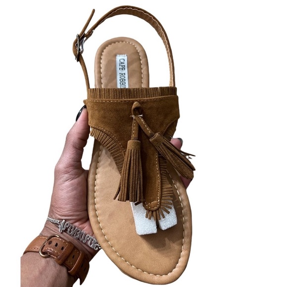 Cape Robbin Shoes - CAPE ROBBIN TAN EMILY SIZE 8 SIDE BUCKLE THONG FRINGE TASSEL SANDAL